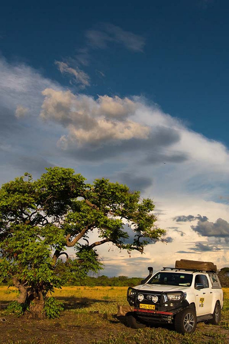 Budget-4x4-Allradwagen-Namibia-mit-Campingausrüstung-2-personen