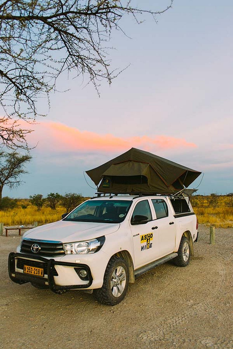 4x4-Allradwagen-Namibia-Fahrzeuge-mit-Campingausrüstung