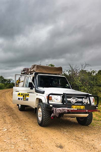 4x4-mietwagen-namibia-Campingausrüstung-3-5-personen