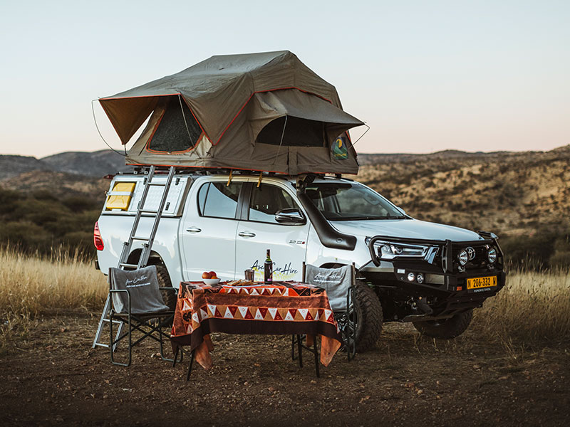 Asco Budget 4x4-huurvoertuig voor 1&ndash;2 personen met uitklapbare daktent tijdens het kamperen op een self-drive reis door Namibi&euml;