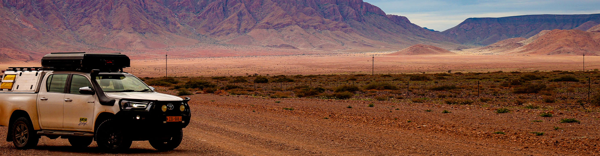 Asco 4x4-Gel&auml;ndewagen zur Miete in Sesriem und Sossusvlei mit Dachzelt und Frontschutzb&uuml;gel