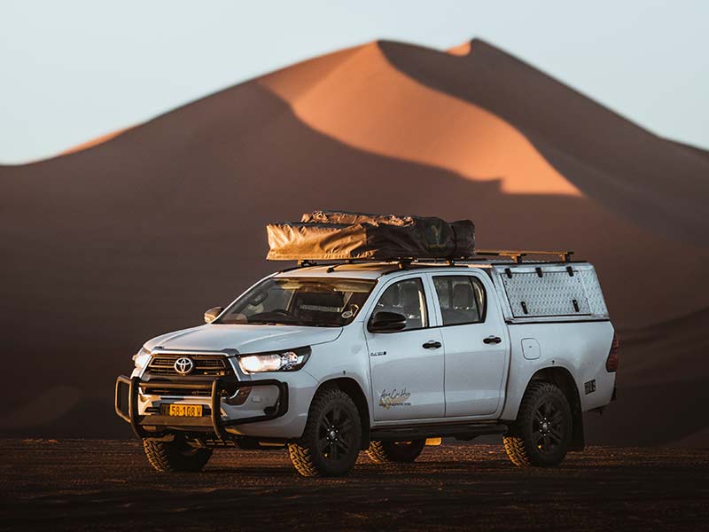 Budget-4x4-Allradwagen-Namibia-mit-Campingausrüstung-2-personen