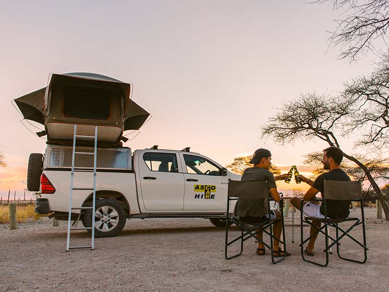Budget-4x4-Allradwagen-Namibia-mit-Campingausrüstung-2-personen