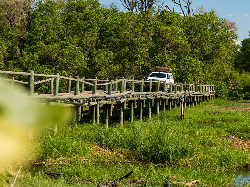 Budget-4x4-Allradwagen-Namibia-mit-Campingausrüstung-5-personen