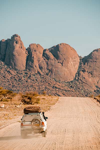 Budget-4x4-autoverhuur-namibië-camping-uitrusting-3-5-personen