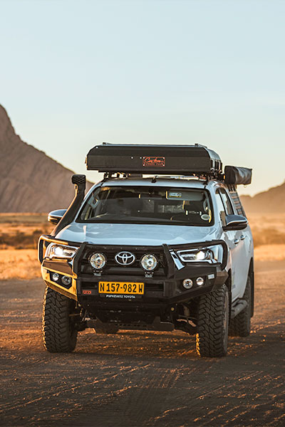 Asco 4x4-huurauto voor 2 personen met daktent, kampeeruitrusting en bullbar