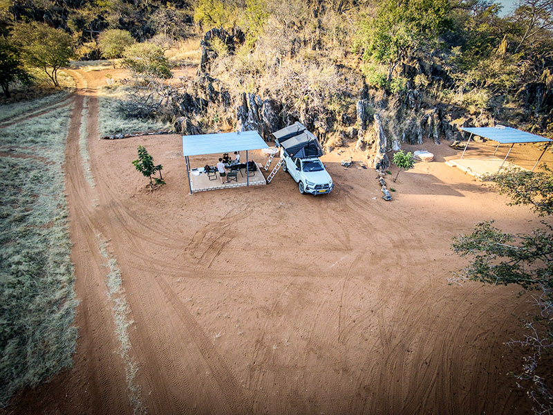 Campsite in nature with a 4x4 rental car and a rooftop tent from Asco Car Hire